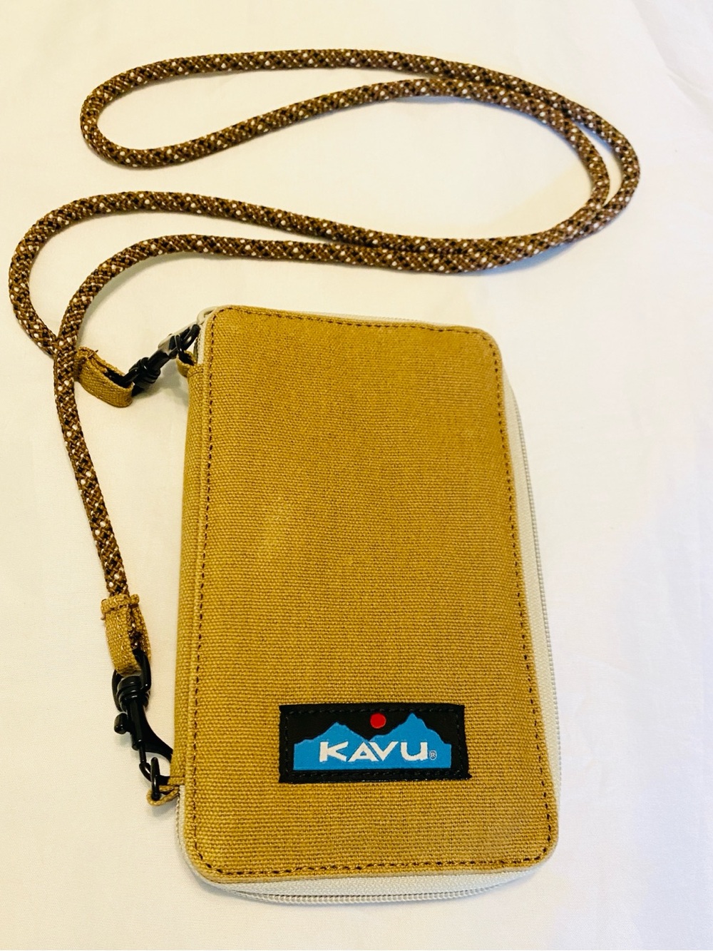 Kavu Go Time Crossbody Wallet Tan Beige EUC - Picture 1 of 4